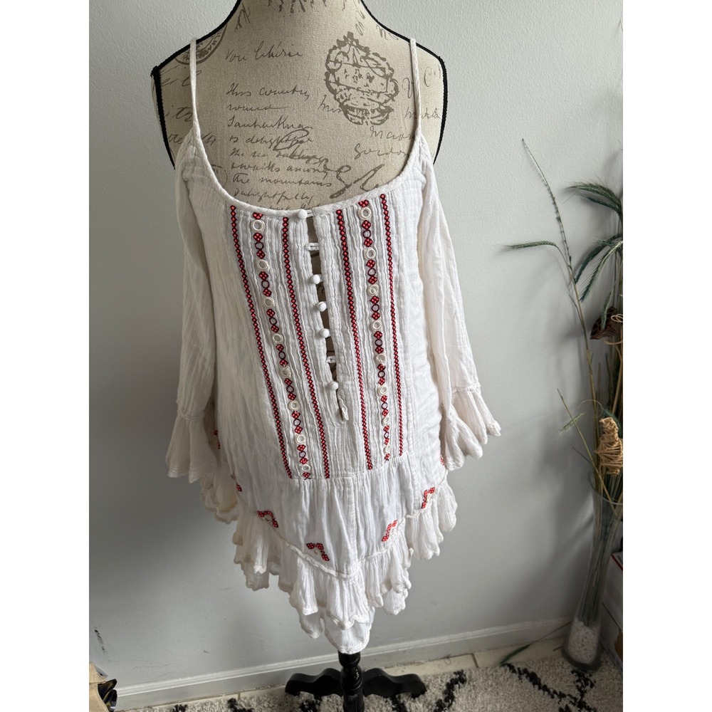 FP ONE Free People Tunic Top Blouse White Red Embroidered Boho Medium flaw